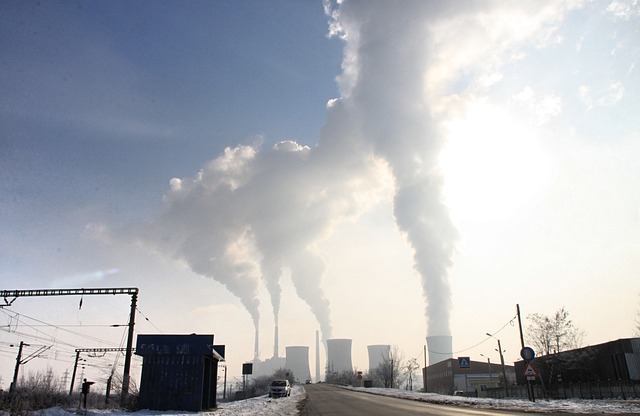Contaminación atmosférica y emisiones industriales en la tropósfera